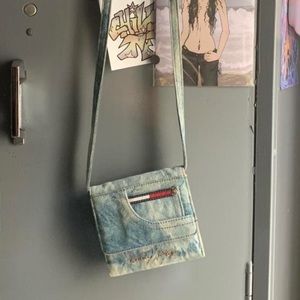 Tommy Hilfiger Crossbody Wallet Purse
